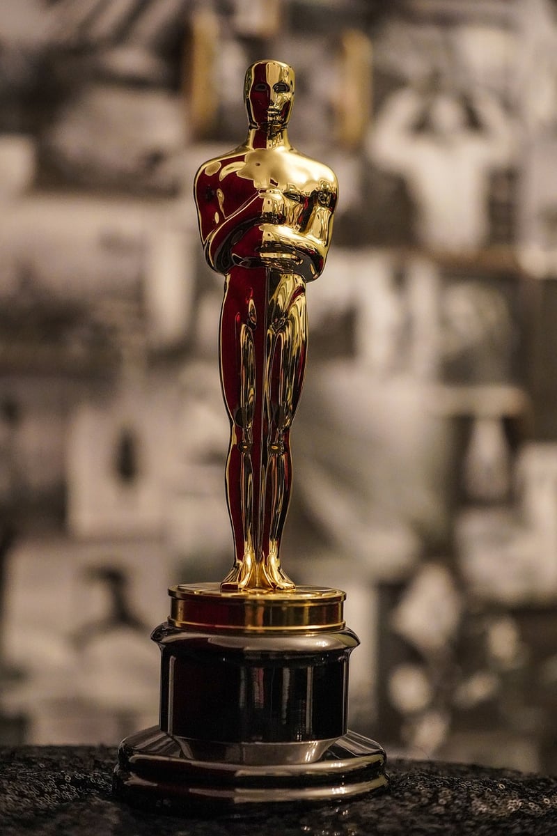 Oscar Statue